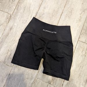 Alphalete Amplify shorts in black, XS